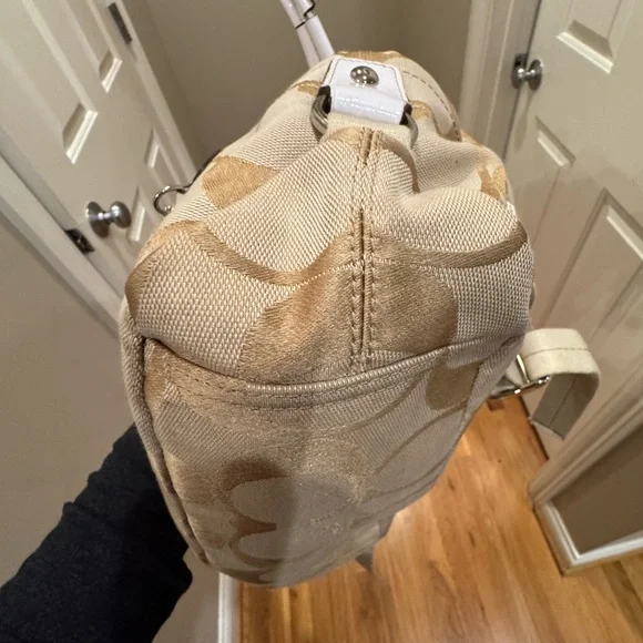 Coach - Kyra Daisy Signature Backpack with Hangtags 2011 - Nice Condition - Picture 11 of 15